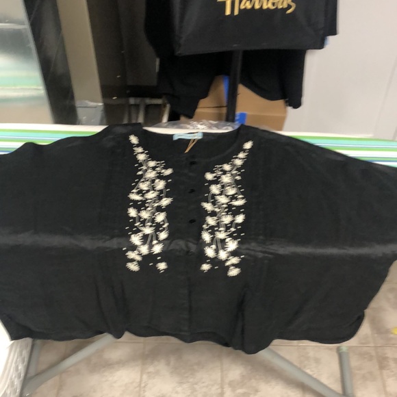 Estimate brand ladies oversized linen top with scalloped sleeves - Picture 3 of 11